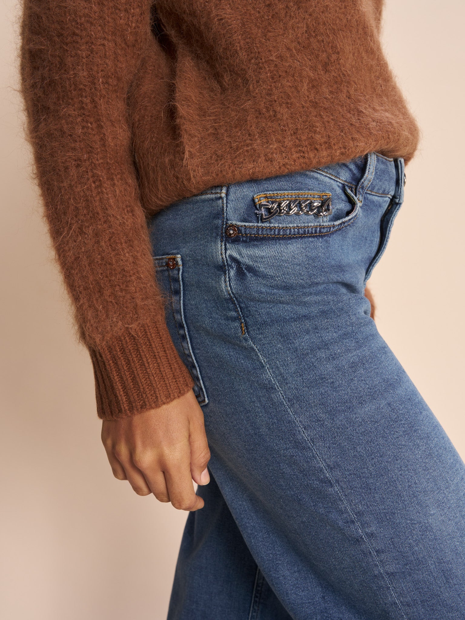 Modelshot / Blue / Detail